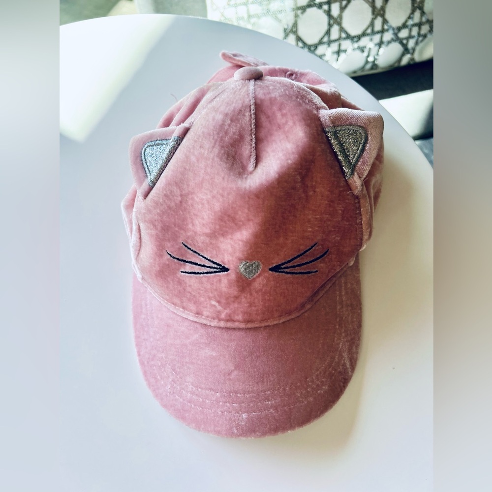 H&M Kids Hat with cat design in pink color . Velvet Soft Fabric. Excellent!